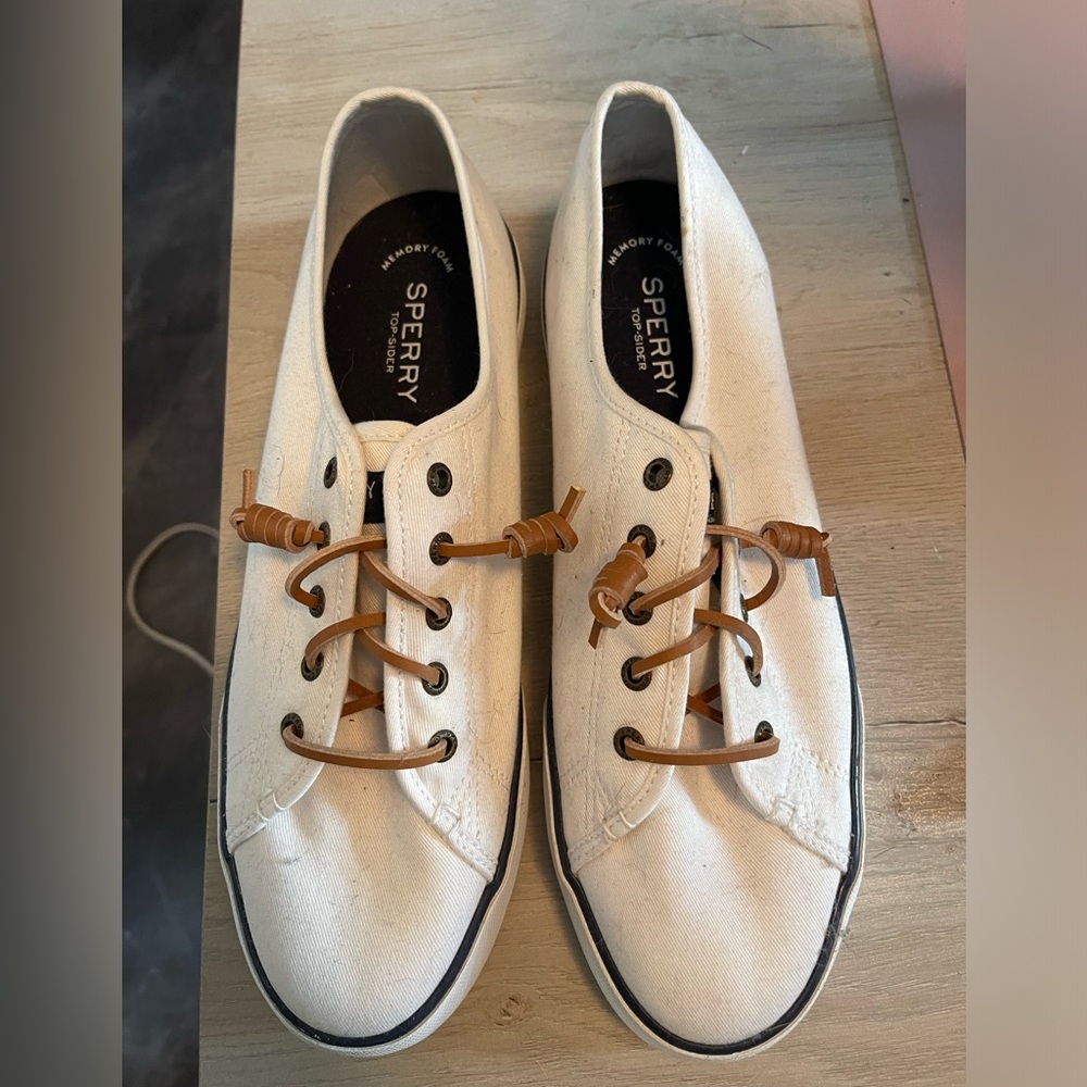 Brand new never work flat top Sperry Shoes